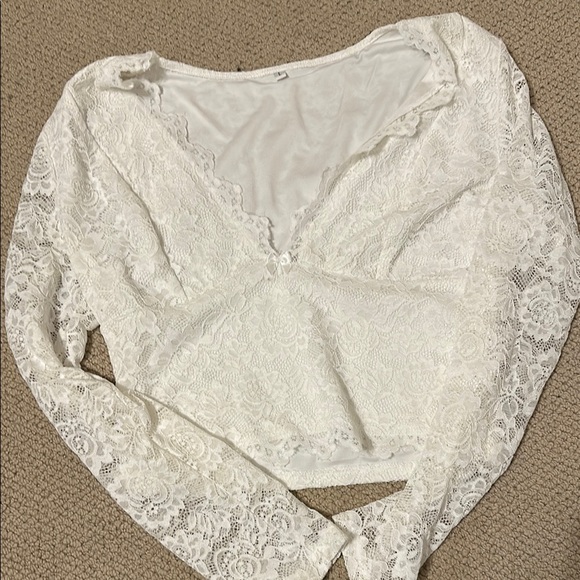 Tops - NWOT Elegant White Lace Long Sleeve Top